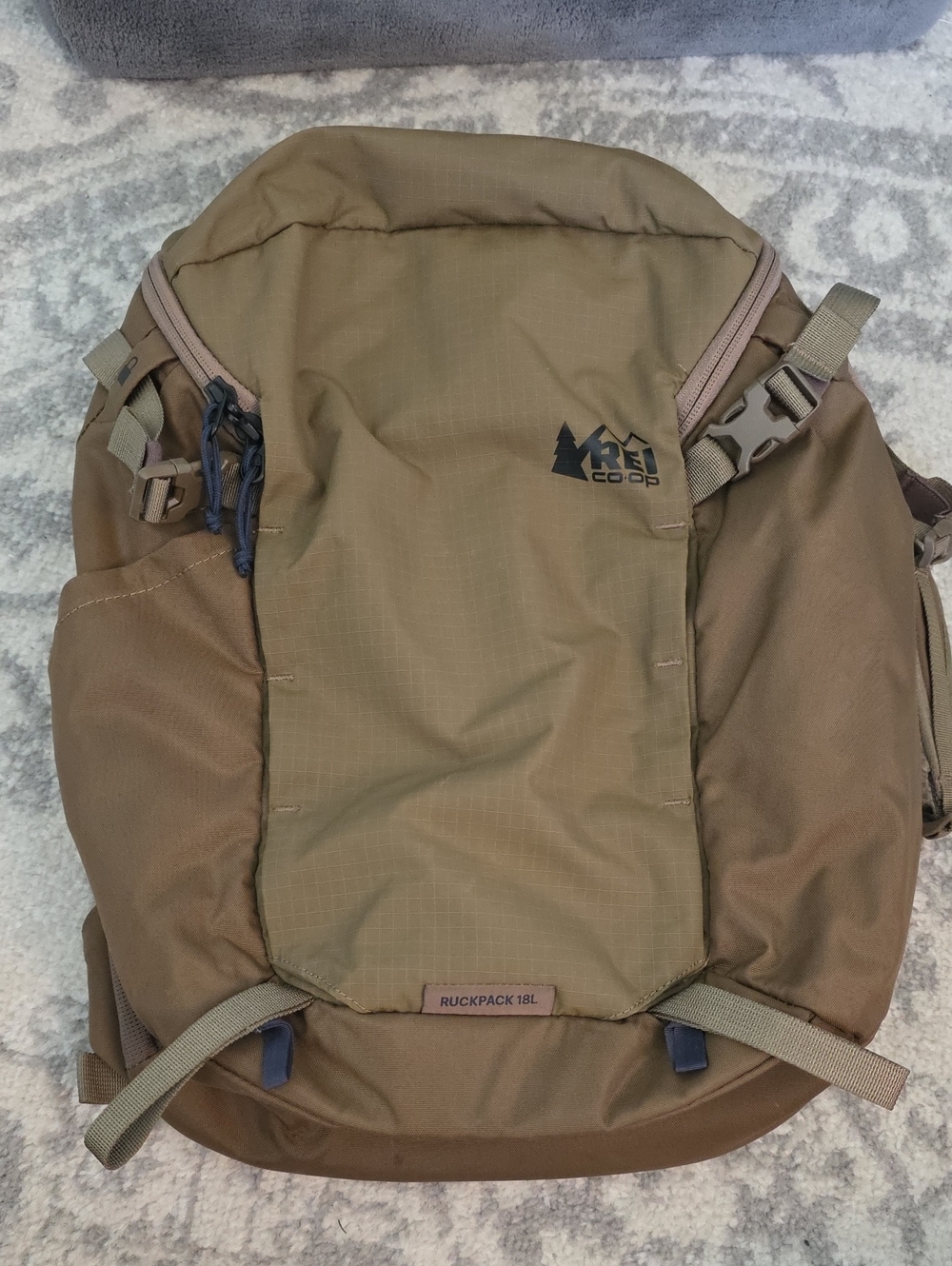 Ruckpack 18L Men's Backpack in Olive Brown